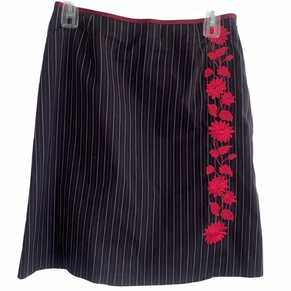 ⭐️Gorgeous Embroidered Striped Pencil Skirt - Picture 3 of 13